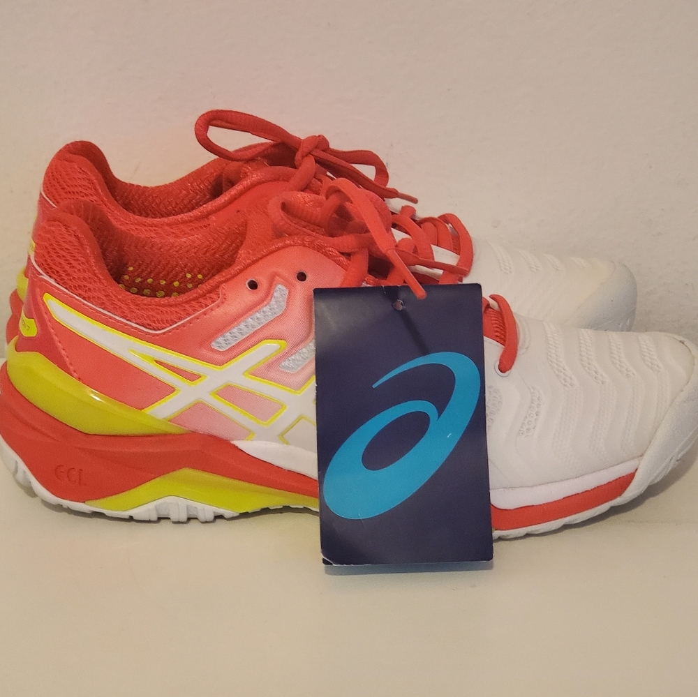 Asics Sz 5 (Maybe Youth) BNWOT Women Sneakers